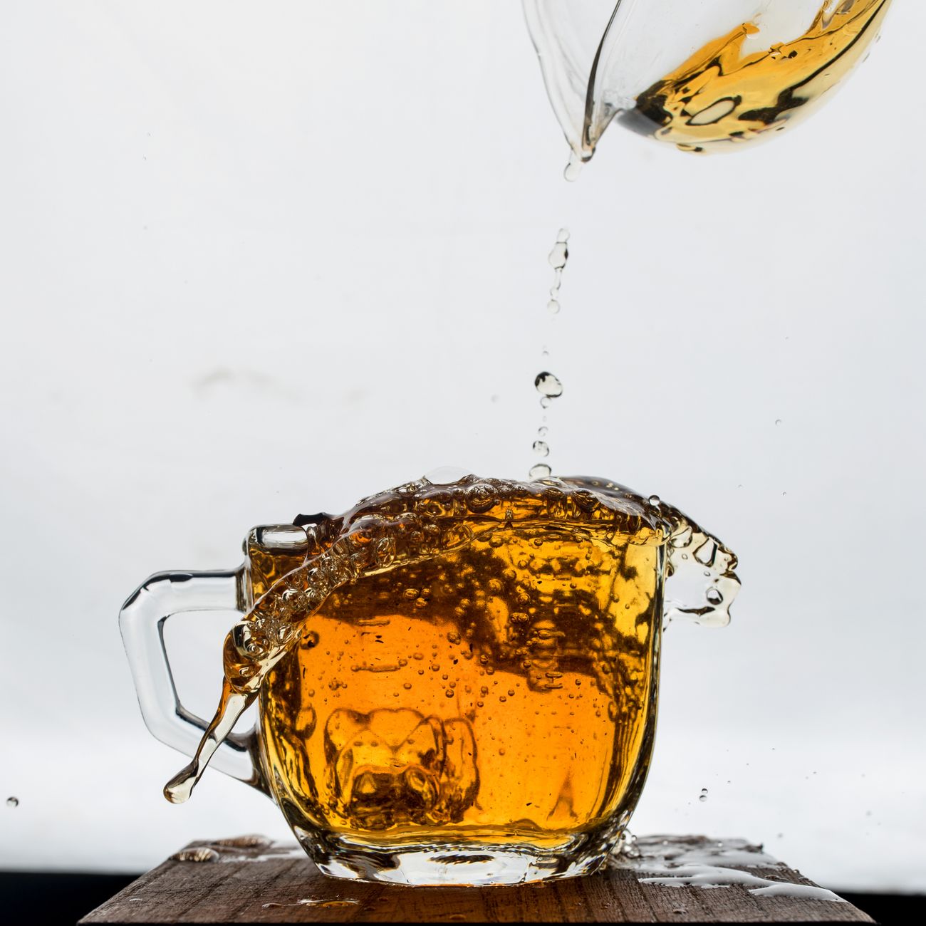 dynamic splash of liquid in glass mug