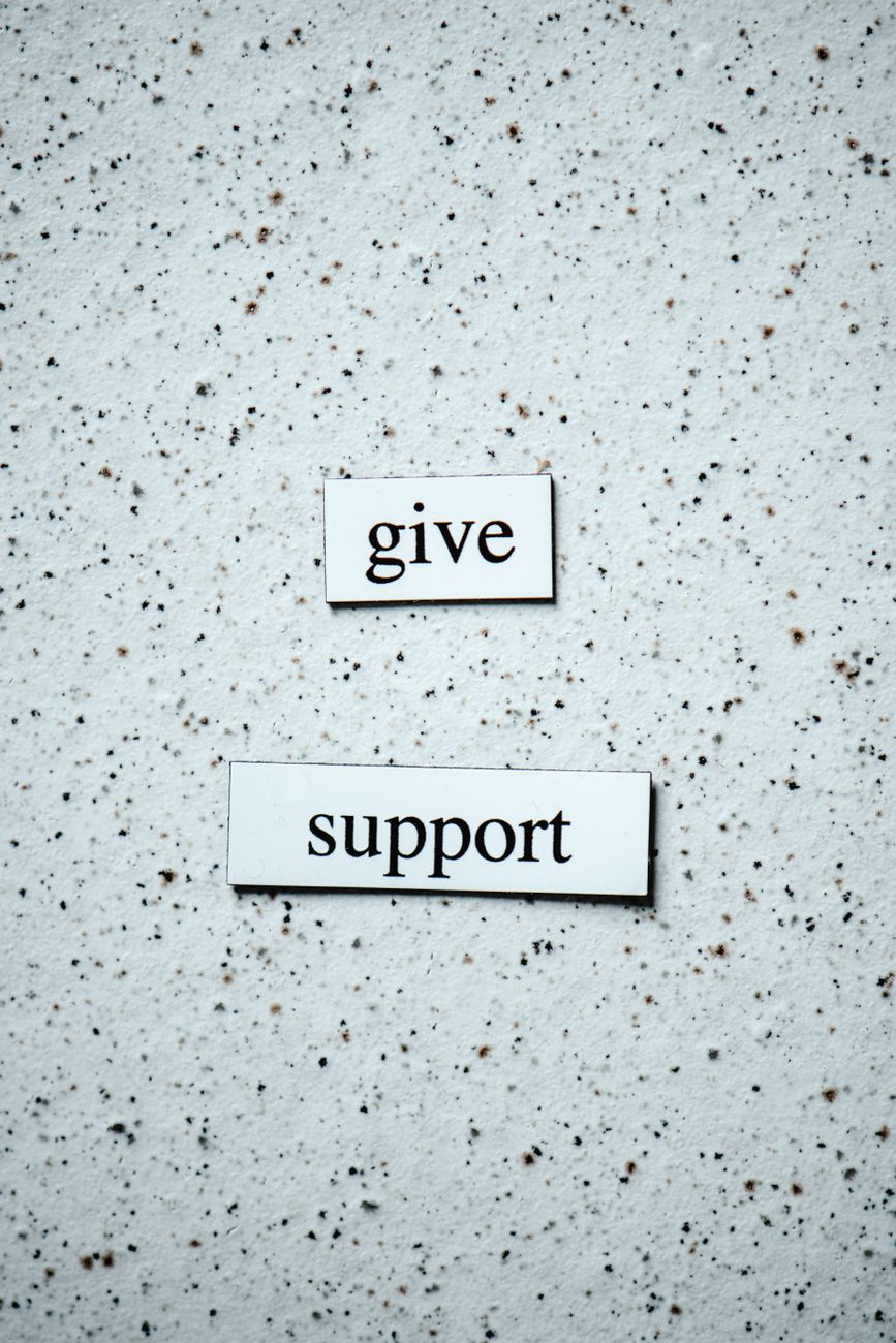 give support text on white labels